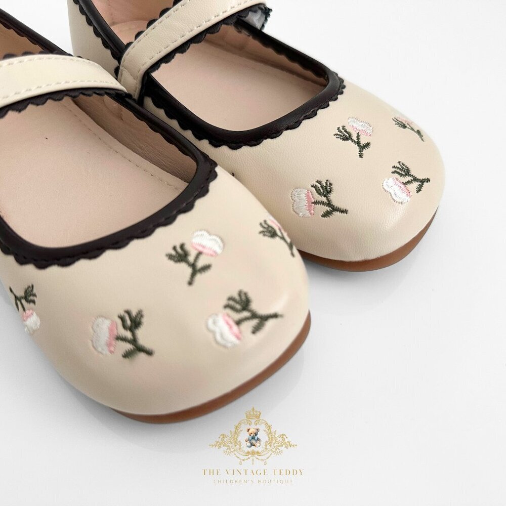 NWT Pretty Girls Mary Jane Flats Embroidered Cute Children's Shoes Cream 10 - Picture 6 of 6